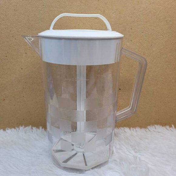 Pampered Chef Quick Stir 2 Quart Pitcher - Picture 1 of 5